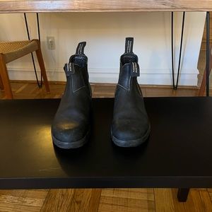 Blundstone 510 (unisex 4, fits like women’s 7)